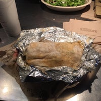 Photo taken at Chipotle Mexican Grill by Oscar E. on 11/17/2018