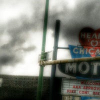 Photo taken at Heart Of Chicago Motel by Michael L. on 5/26/2015