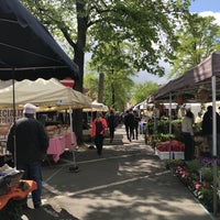 Photo taken at Kasteleinsmarkt / Marché du Châtelain by Zoe A. on 4/25/2018