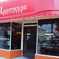 Foto tirada no(a) Lighthouse Cafe por Lighthouse Cafe em 8/26/2014