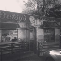 Photo taken at Betsy&amp;#39;s Diner by Bagoly💀 on 10/26/2013