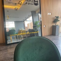 Foto tirada no(a) Triple M Cafe por Semo D. em 6/10/2022