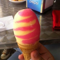 Foto tirada no(a) Praia do Lugar de Baixo por Xana T. em 9/7/2014