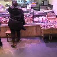 2/23/2019 tarihinde Tom H.ziyaretçi tarafından Käfer Delikatessen Markt Parsdorf'de çekilen fotoğraf