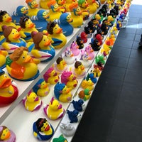 11/14/2018 tarihinde Tom H.ziyaretçi tarafından Lisbon Duck Store'de çekilen fotoğraf