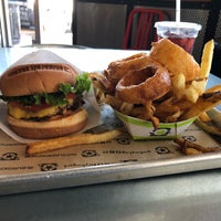 10/30/2018 tarihinde Jeff P.ziyaretçi tarafından BurgerFi'de çekilen fotoğraf