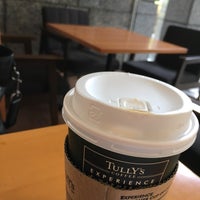 Photo taken at Tully&amp;#39;s Coffee by Hiroyuki I. on 5/14/2017