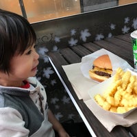 Photo taken at Shake Shack by Kokchain C. on 11/22/2021