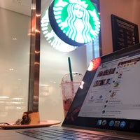 Photo taken at Starbucks by 𝕏𝕥𝕖𝕣𝕛𝕠𝕙𝕒𝕟𝕤𝕠𝕟 on 9/16/2019