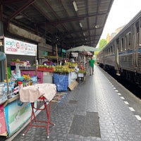 Photo taken at สถานีรถไฟวงเวียนใหญ่ (Wongwian Yai) SRT5001 by KYT on 8/9/2022