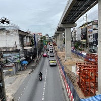 Photo taken at สะพานข้ามคลองลาดพร้าว by KYT on 8/8/2022