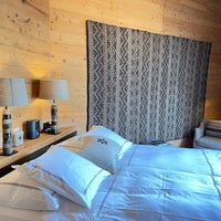 Foto diambil di Hotel Post Zermatt oleh Edison Chang pada 5/1/2022