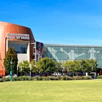 รูปภาพถ่ายที่ College Football Hall of Fame โดย Senator F. เมื่อ 10/16/2022