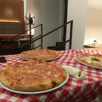 10/19/2017 tarihinde Peter B.ziyaretçi tarafından Pizza Scuola'de çekilen fotoğraf