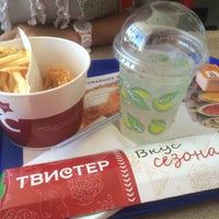 Photo taken at KFC by Лизака🐰🐾 on 9/3/2016