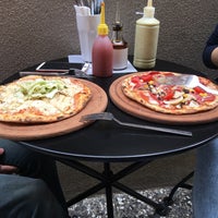 Foto tomada en Pizza Locale  por aybikesura el 5/6/2016