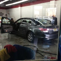 Foto tirada no(a) Elite Car Salon por Matthew C. em 11/20/2012
