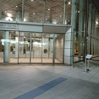Photo taken at JR Shinagawa East Building by piroko s. on 12/11/2017