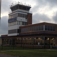 รูปภาพถ่ายที่ Wilmington Airport โดย Jenny T. เมื่อ 8/31/2013