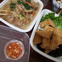 Снимок сделан в Lapats Thai Noodles Bar пользователем Deddy S. 3/16/2019
