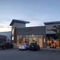 รูปภาพถ่ายที่ Cross Creek Mall โดย Frank เมื่อ 10/31/2018