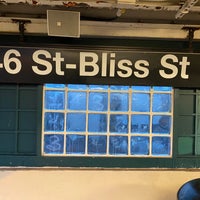 Photo taken at MTA Subway - 46th St/Bliss St (7) by Frank on 12/16/2022