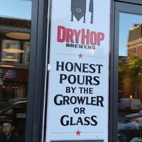 Foto tirada no(a) DryHop Brewers por Frank em 5/28/2022