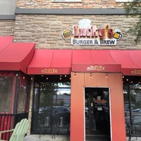 Foto diambil di Lucky&amp;#39;s Burger and Brew oleh Frank pada 6/19/2020