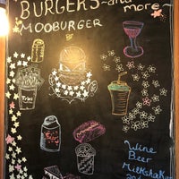 Foto diambil di Moo Burger oleh Frank pada 5/5/2022