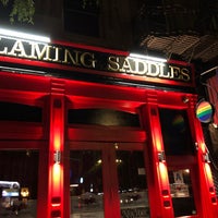 Foto tomada en Flaming Saddles Saloon  por Frank el 5/14/2022