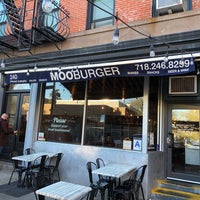 Foto diambil di Moo Burger oleh Frank pada 4/28/2022