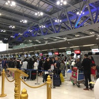 Photo taken at Check-In Row &amp;quot;L&amp;quot; by Eve&amp;#39; E. on 10/5/2018