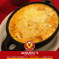 Photo taken at Augustu&amp;#39;s by Restaurantes de Campo Grande on 9/1/2014