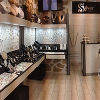 Das Foto wurde bei Feel Silver Jewelry stores von Feel Silver Jewelry stores am 9/1/2014 aufgenommen