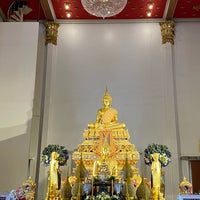 Photo taken at Wat Samphantawong by I&amp;#39;saya on 6/25/2021