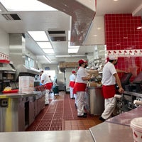 Photo taken at In-N-Out Burger by Devans00 .. on 8/6/2021