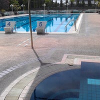 Photo taken at Swimming Pool กรมยุทธโยธา by Kitipan K. on 12/20/2012