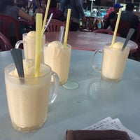 Photo taken at Klebang Original Coconut Milk Shake by Pait R. on 2/27/2016