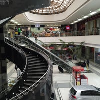 Foto diambil di Centro Comercial Gran Estación oleh M C. pada 3/29/2015