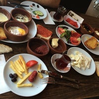 รูปภาพถ่ายที่ Osmanlı Kebap &amp;amp; Caffė Latte โดย Selinay K. เมื่อ 7/28/2015