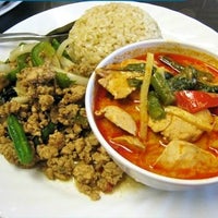 Das Foto wurde bei House of Thai Cuisine von House of Thai Cuisine am 9/3/2014 aufgenommen