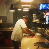 3/10/2013 tarihinde Solomon T.ziyaretçi tarafından Pizza Cavour'de çekilen fotoğraf