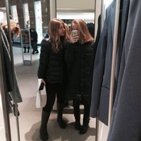 Foto tomada en Zara  por Lena R. el 10/29/2014