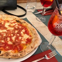 Снимок сделан в La Pizza è Bella пользователем Yakup N. 11/2/2022