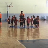 Photo taken at Bursa TOFAŞ Basketbol Okulları-Ahmet Erdem Anadolu Lisesi by Havva G. on 5/25/2019