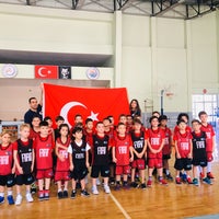 Photo taken at Bursa TOFAŞ Basketbol Okulları-Ahmet Erdem Anadolu Lisesi by Havva G. on 10/27/2019