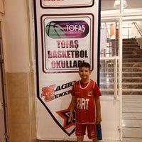 Photo taken at Bursa TOFAŞ Basketbol Okulları-Ahmet Erdem Anadolu Lisesi by Havva G. on 9/14/2019
