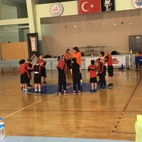 Photo taken at Bursa TOFAŞ Basketbol Okulları-Ahmet Erdem Anadolu Lisesi by Havva G. on 3/23/2019