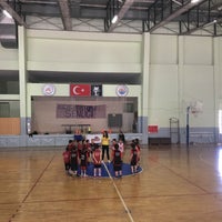 Photo taken at Bursa TOFAŞ Basketbol Okulları-Ahmet Erdem Anadolu Lisesi by Havva G. on 5/12/2019