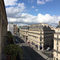 Photo taken at Hôtel Edouard 7 by AR .. on 8/18/2017